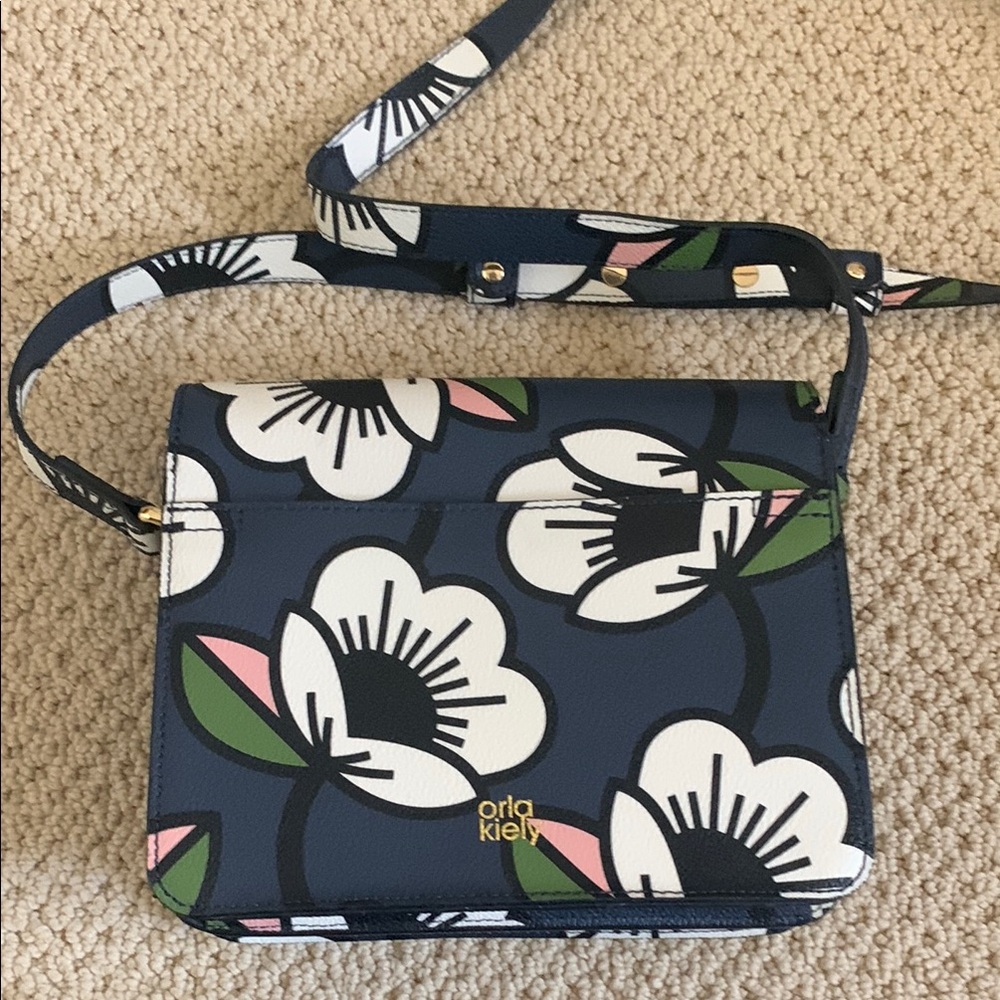 ποΈ Orla Kiely Rare Passion Flower crossbody bag almost new - Picture 3 of 4